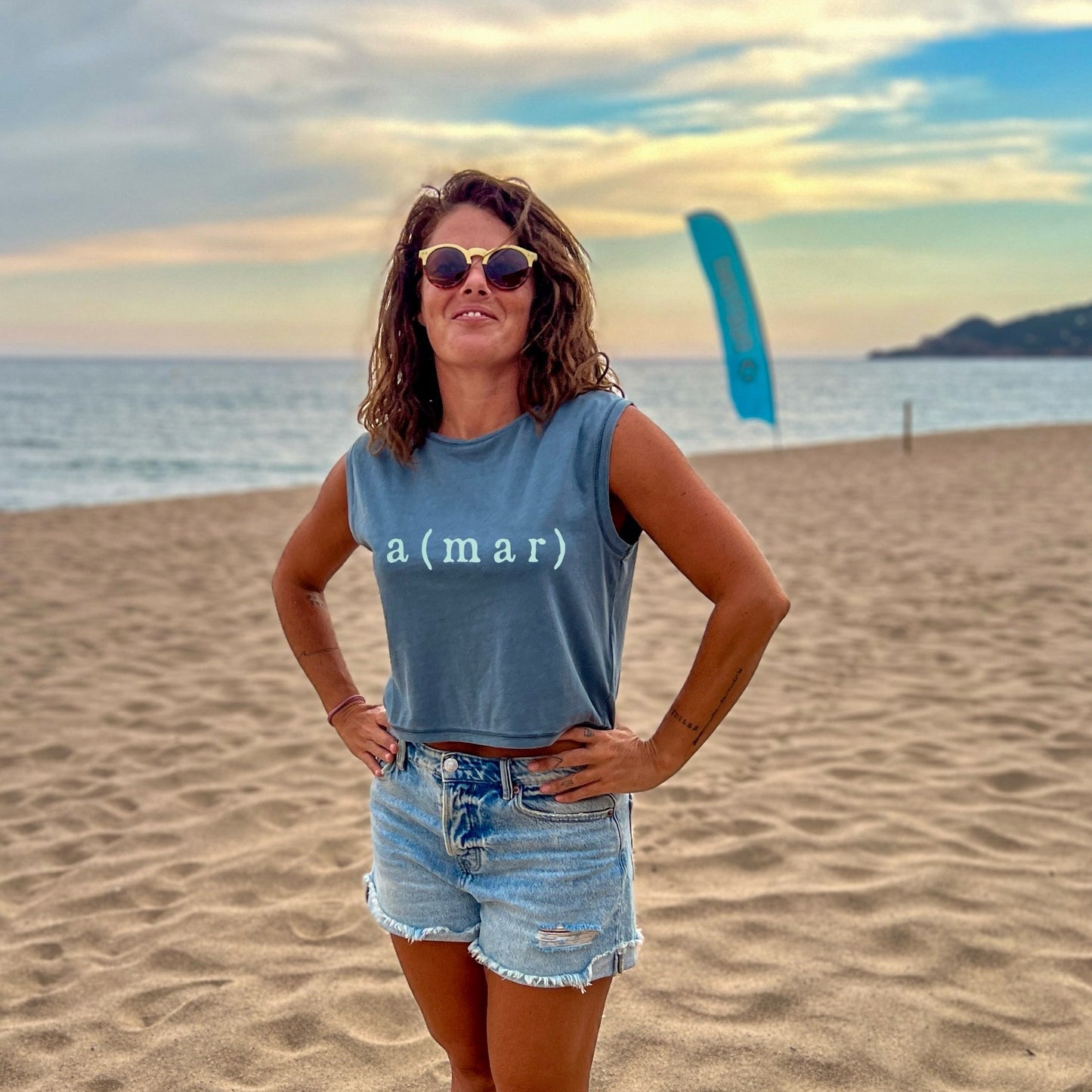 CAMISETA CROP AMAR - CHICA