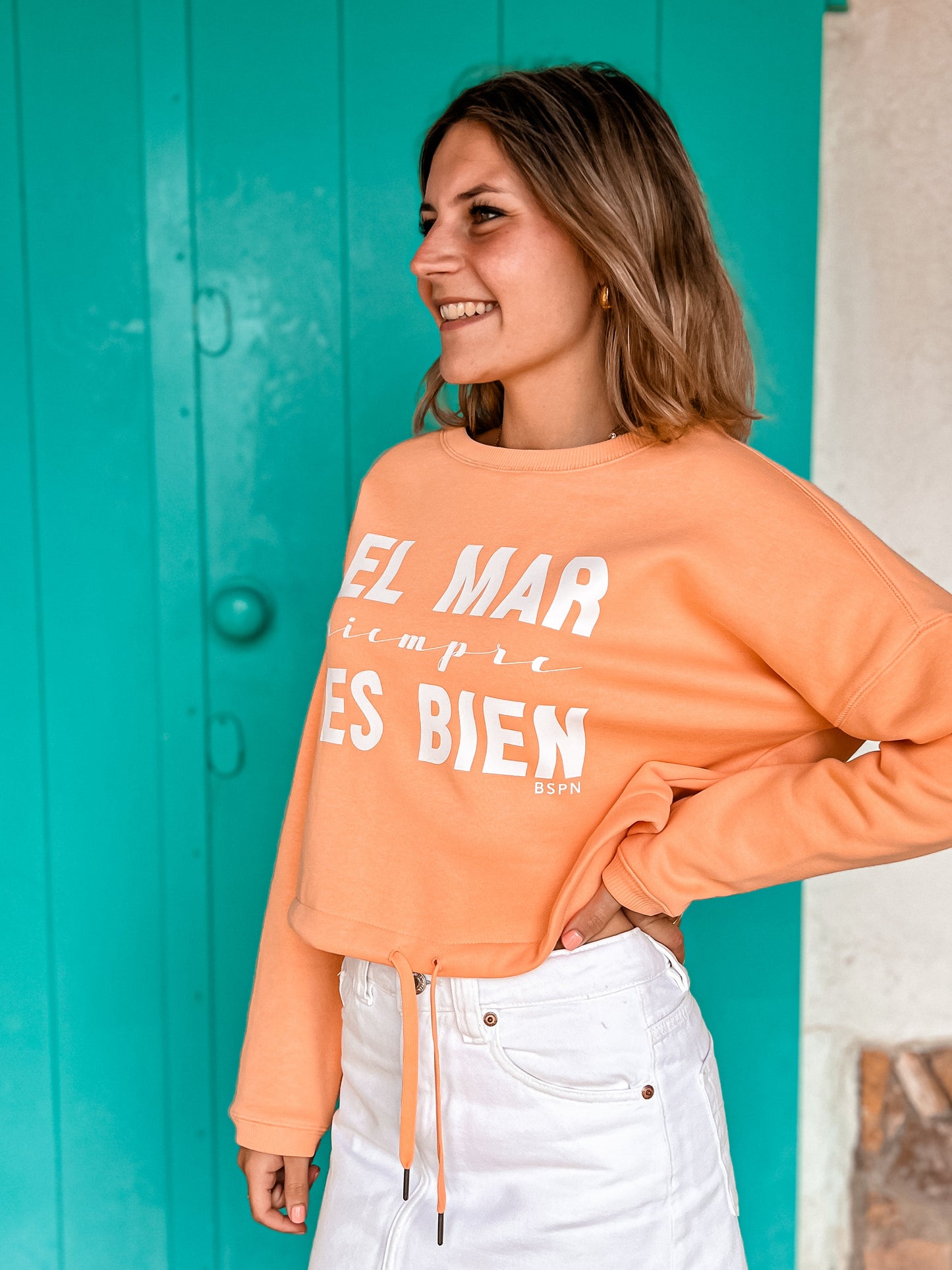 SUDADERA OVERSIZE CROP MAR ES BIEN - CHICA