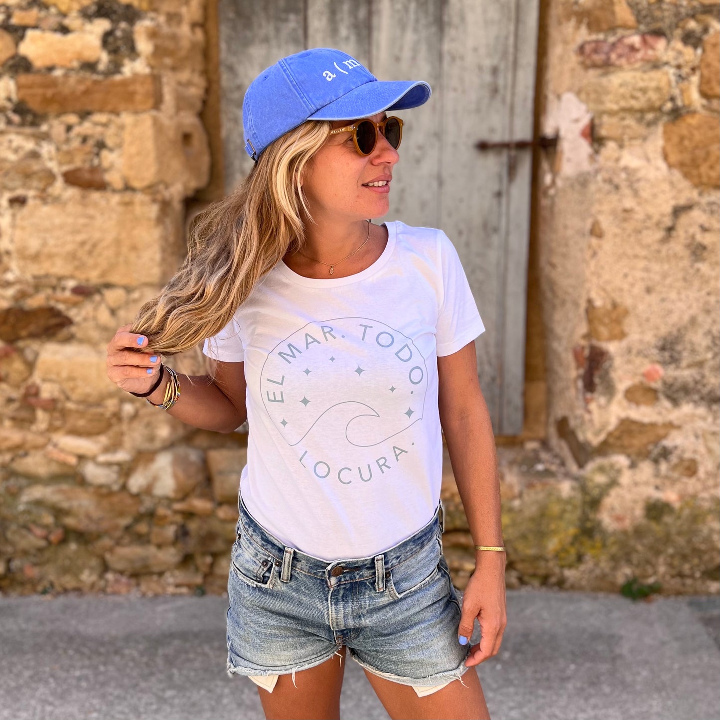 CAMISETA ENTALLADA LOCURA - CHICA
