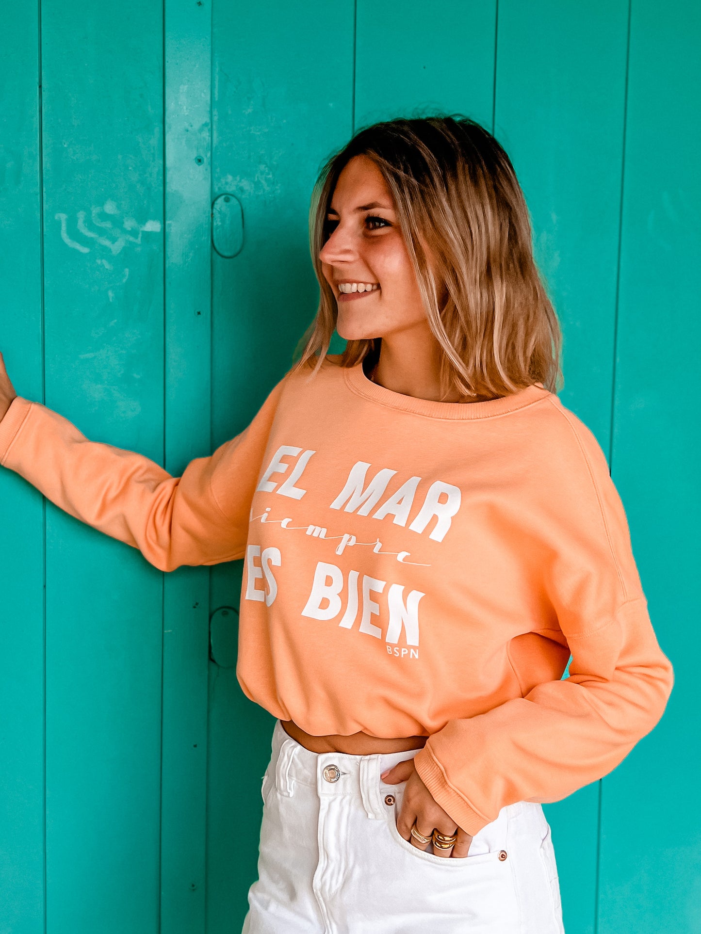 SUDADERA OVERSIZE CROP MAR ES BIEN - CHICA