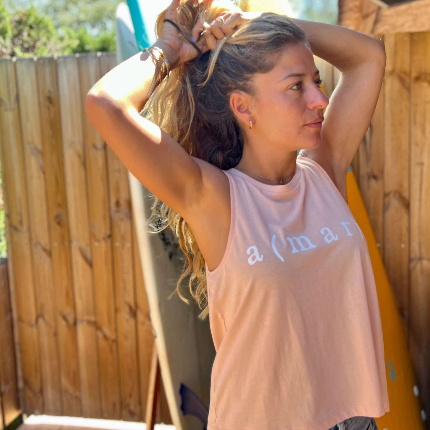 CAMISETA TIRANTES AMAR PEACH - CHICA
