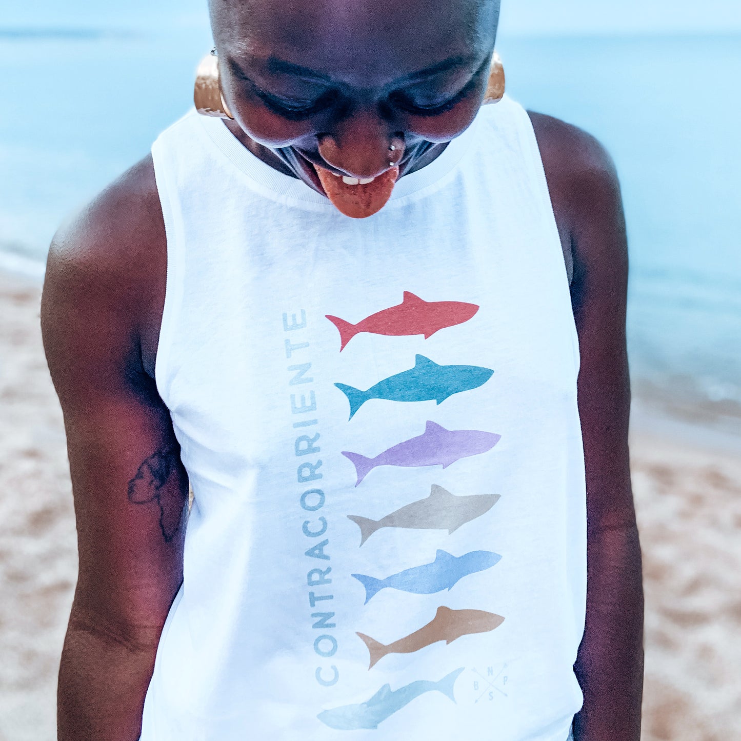 CAMISETA TIRANTES CONTRACORRIENTE - CHICA - Sudaderas de mar | Camisetas unisex | Perdiendo el Norte