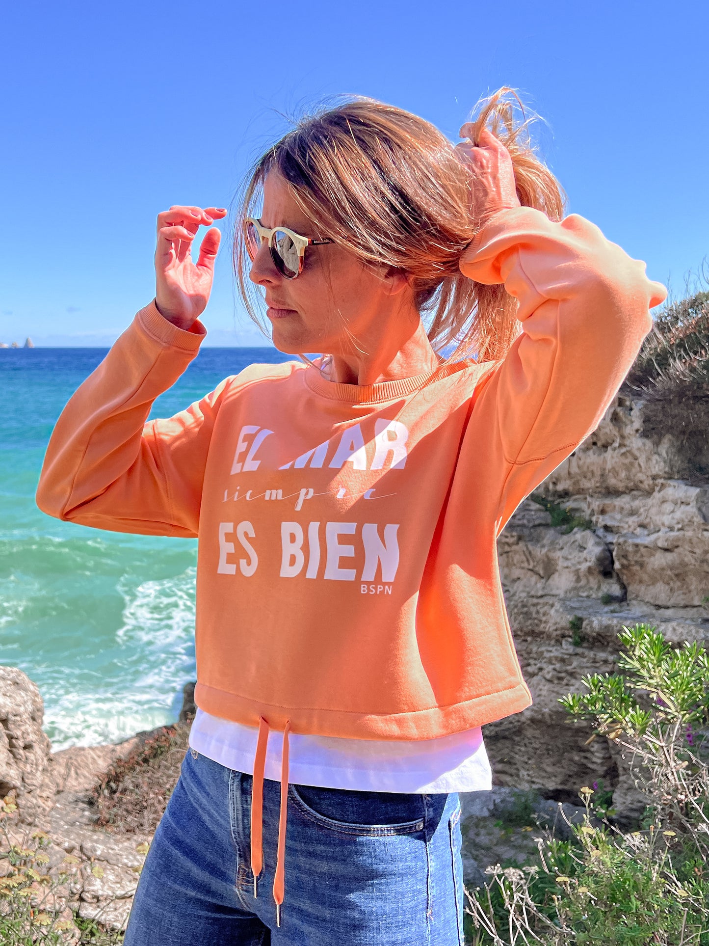 SUDADERA OVERSIZE CROP MAR ES BIEN - CHICA