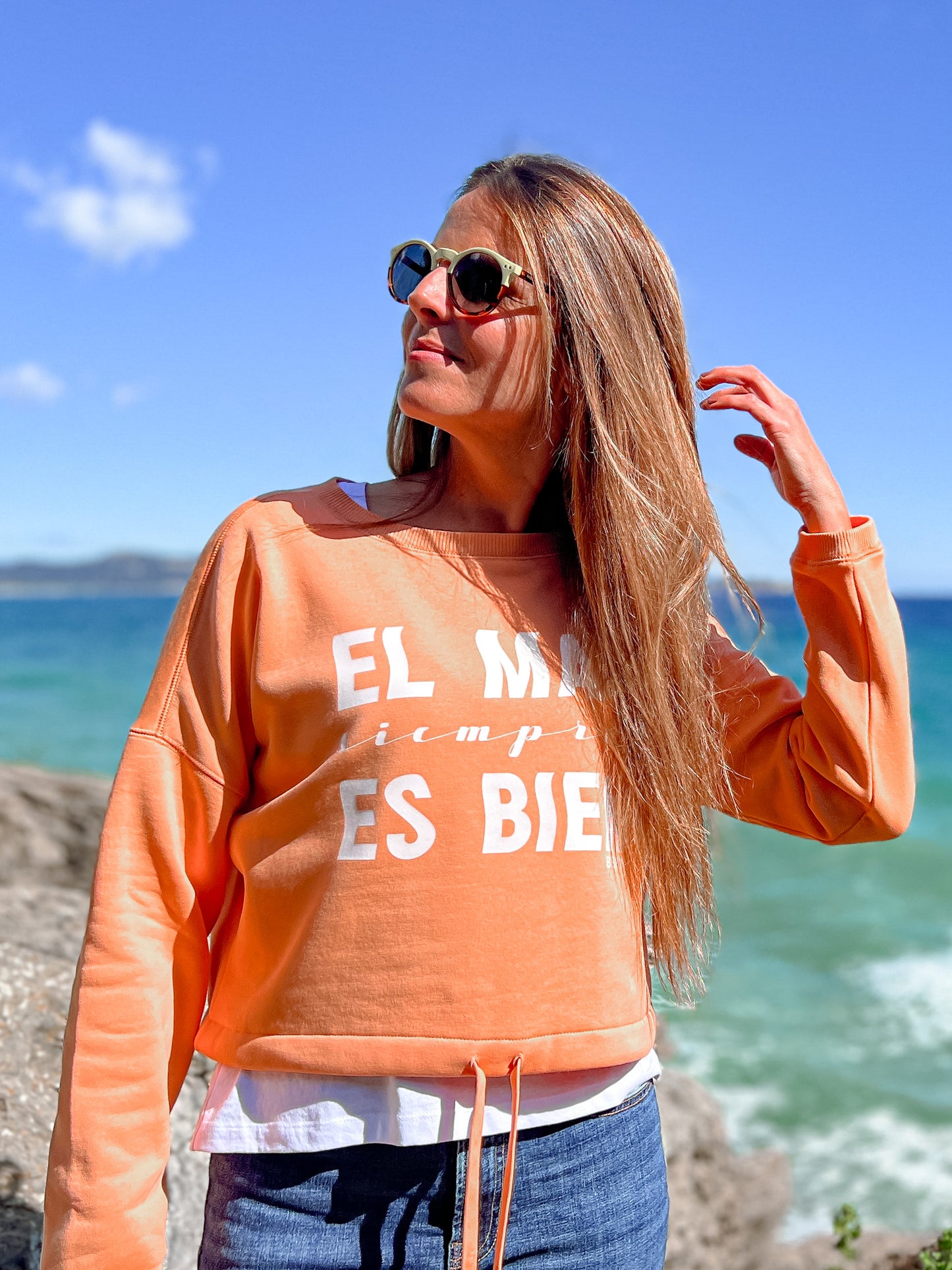 SUDADERA OVERSIZE CROP MAR ES BIEN - CHICA