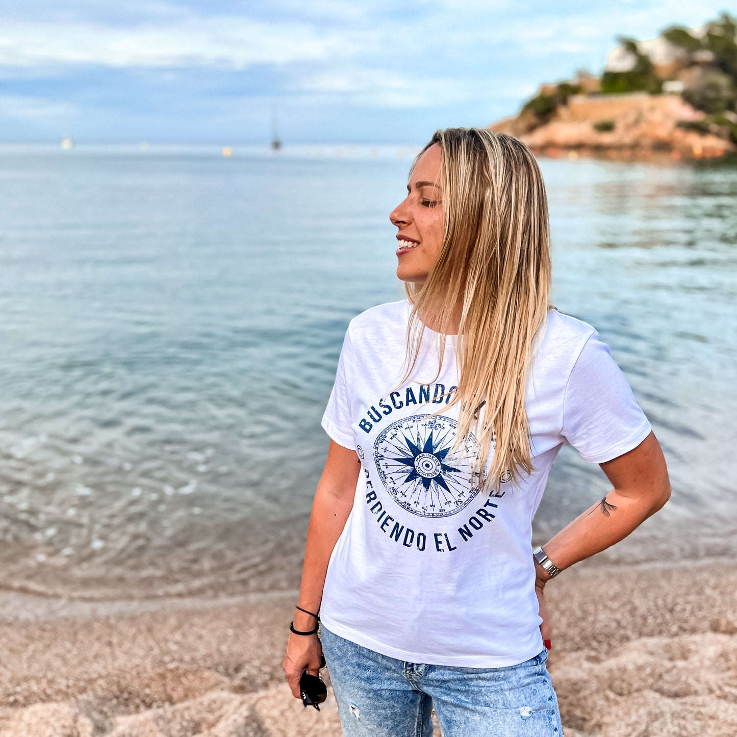 CAMISETA ENTALLADA VIENTOS - CHICA