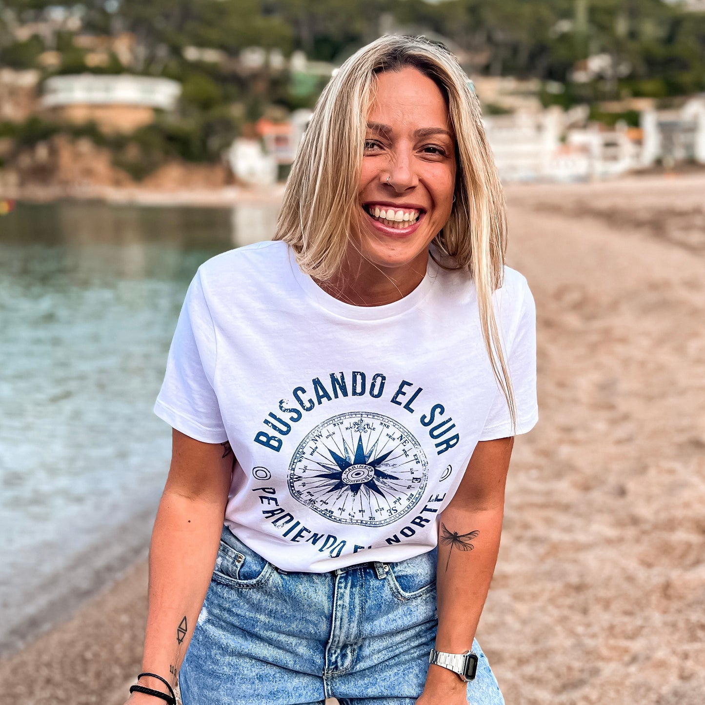 CAMISETA ENTALLADA VIENTOS - CHICA