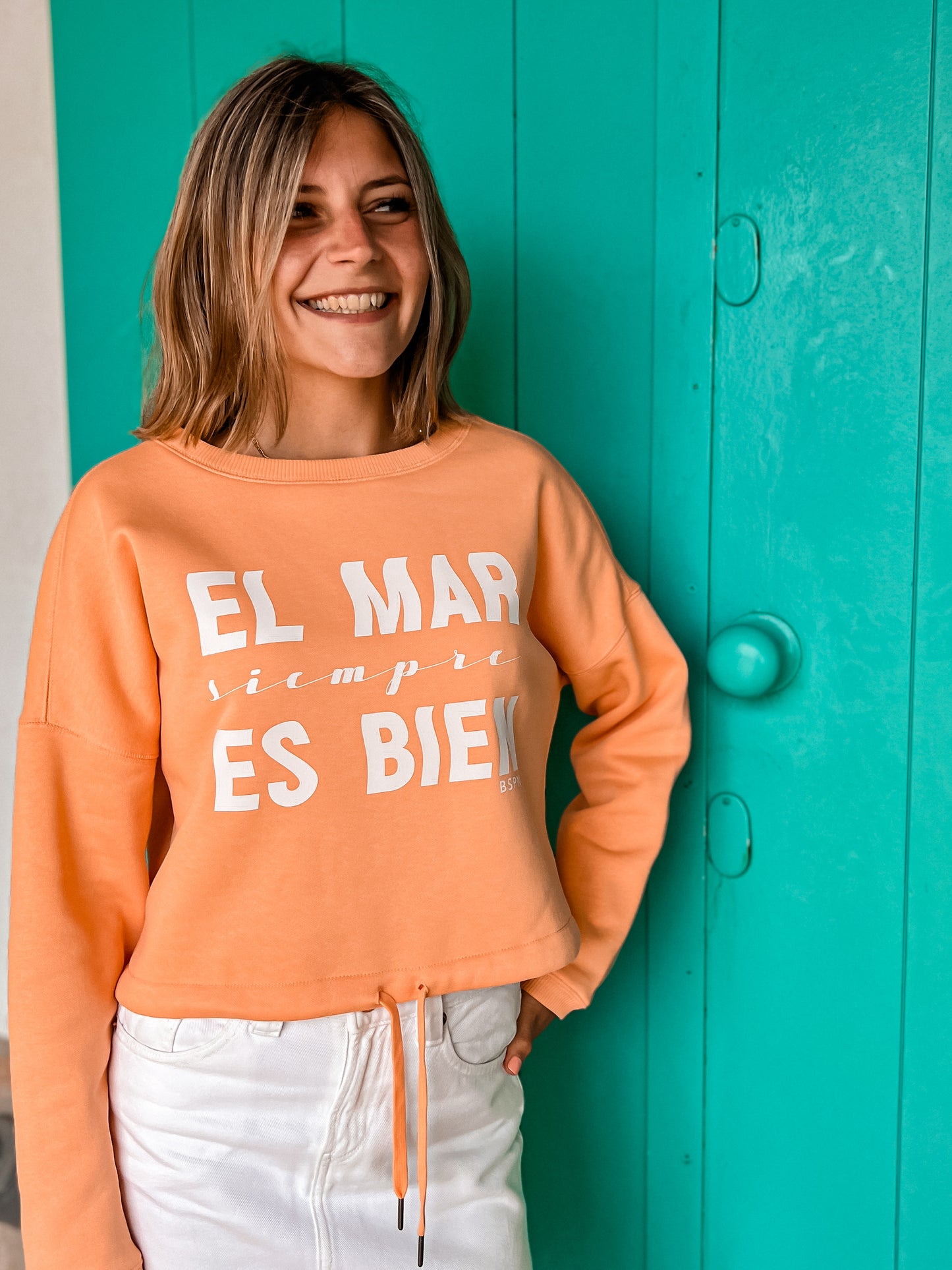 SUDADERA OVERSIZE CROP MAR ES BIEN - CHICA